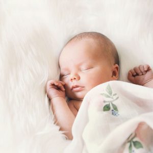 家有新生兒？孩子什麼時候才能睡過夜？專家從生理角度解釋給你聽