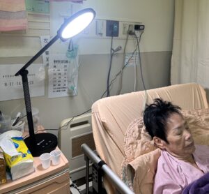 那盞燈不是醫學奇蹟，但給了照護者喘息